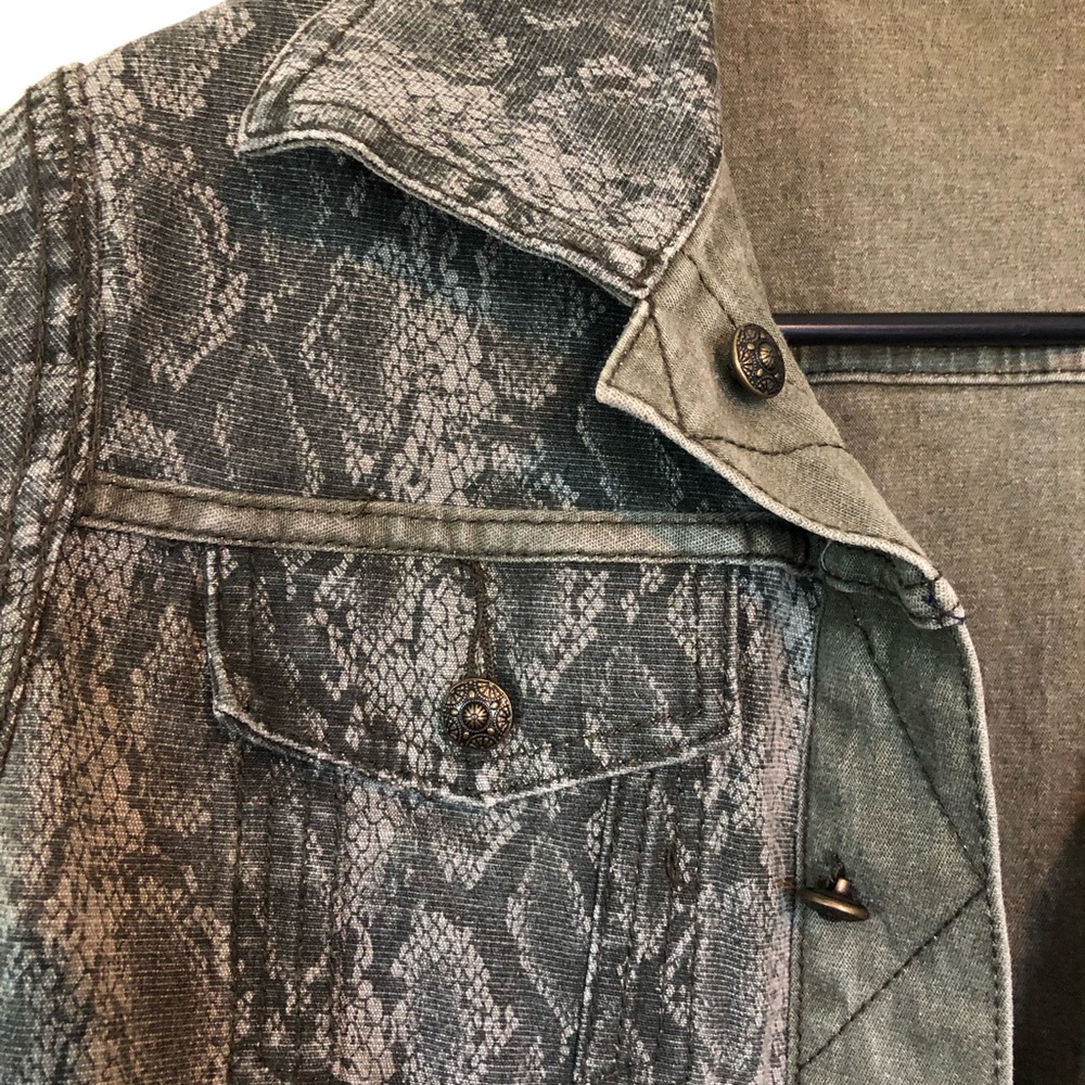 Reversible denim jacket